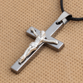 Collar cristiano con Colgante de Cruz Crucifijo Jesús en Acero de Titanio