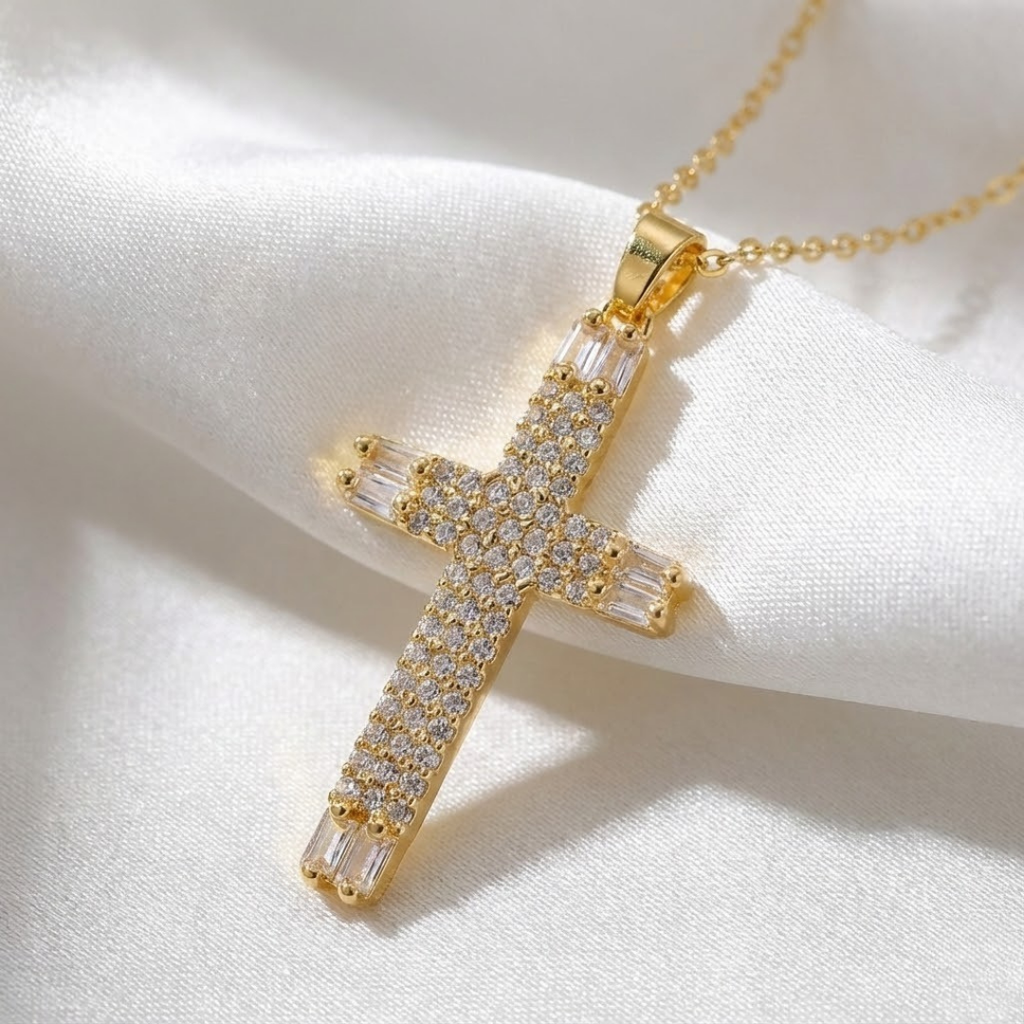 Collar Fino con Cruz Pequeña y Cristal en Aleación de Metal