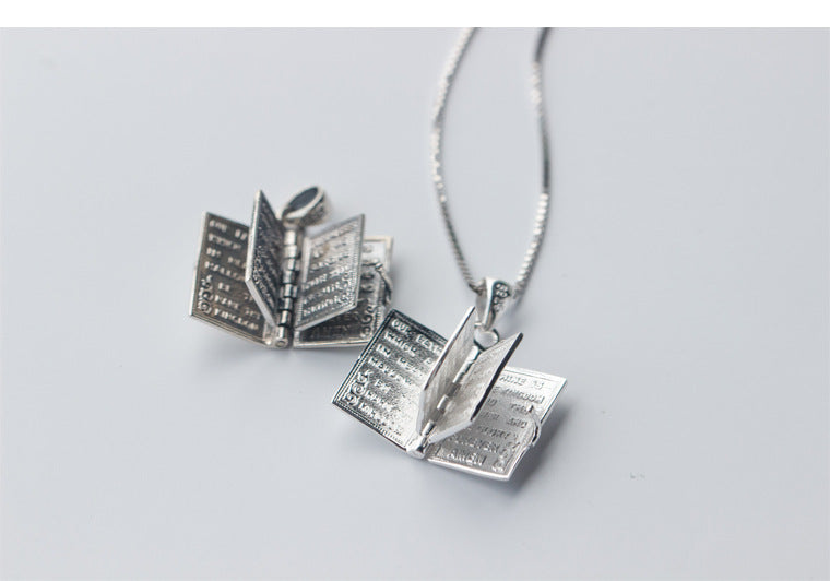 Colgante Biblia en Miniatura de Plata con Apertura Funcional