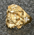Anillo cristiano Rostro de Jesús con Cristales y Cruces Baño de Oro