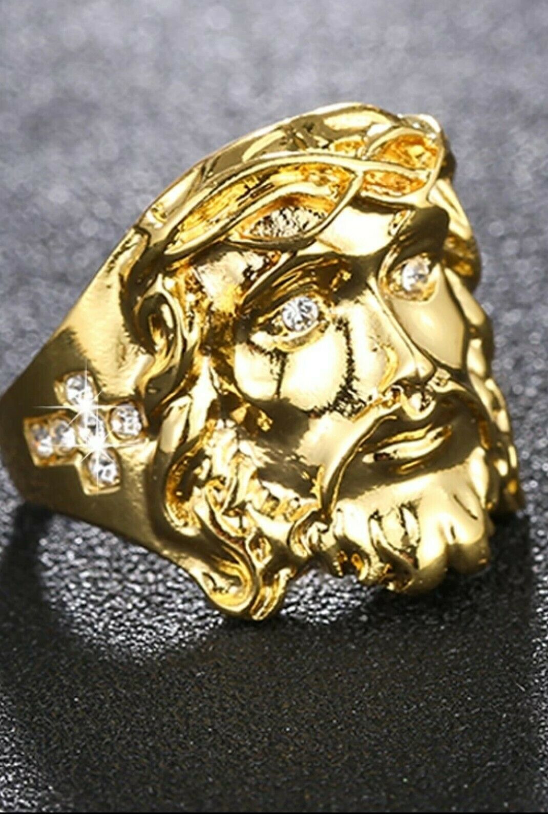 Anillo cristiano Rostro de Jesús con Cristales y Cruces Baño de Oro