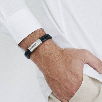Brazalete Masculino de Cuero y Acero Personalizable "Fortaleza"