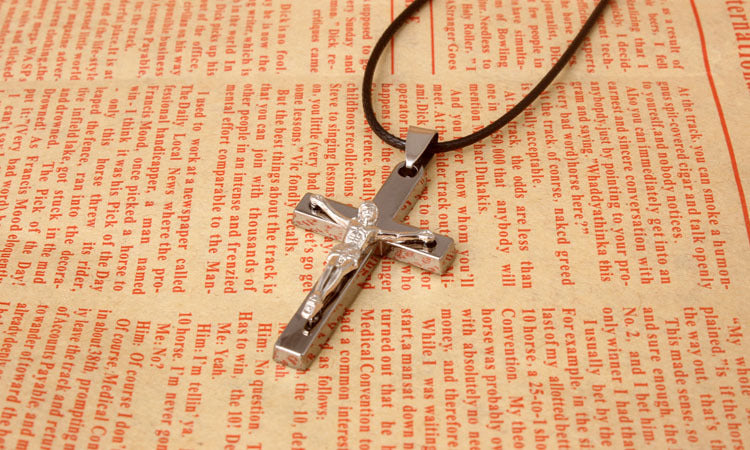 Collar cristiano con Colgante de Cruz Crucifijo Jesús en Acero de Titanio