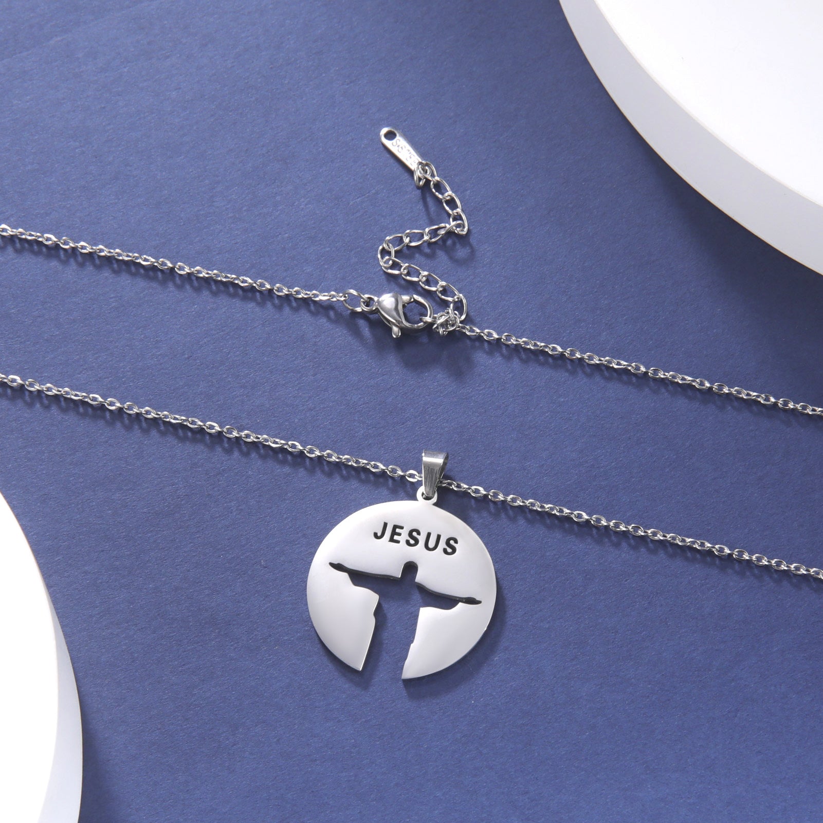 Collar con Medalla Silueta de Jesús en Acero Inoxidable