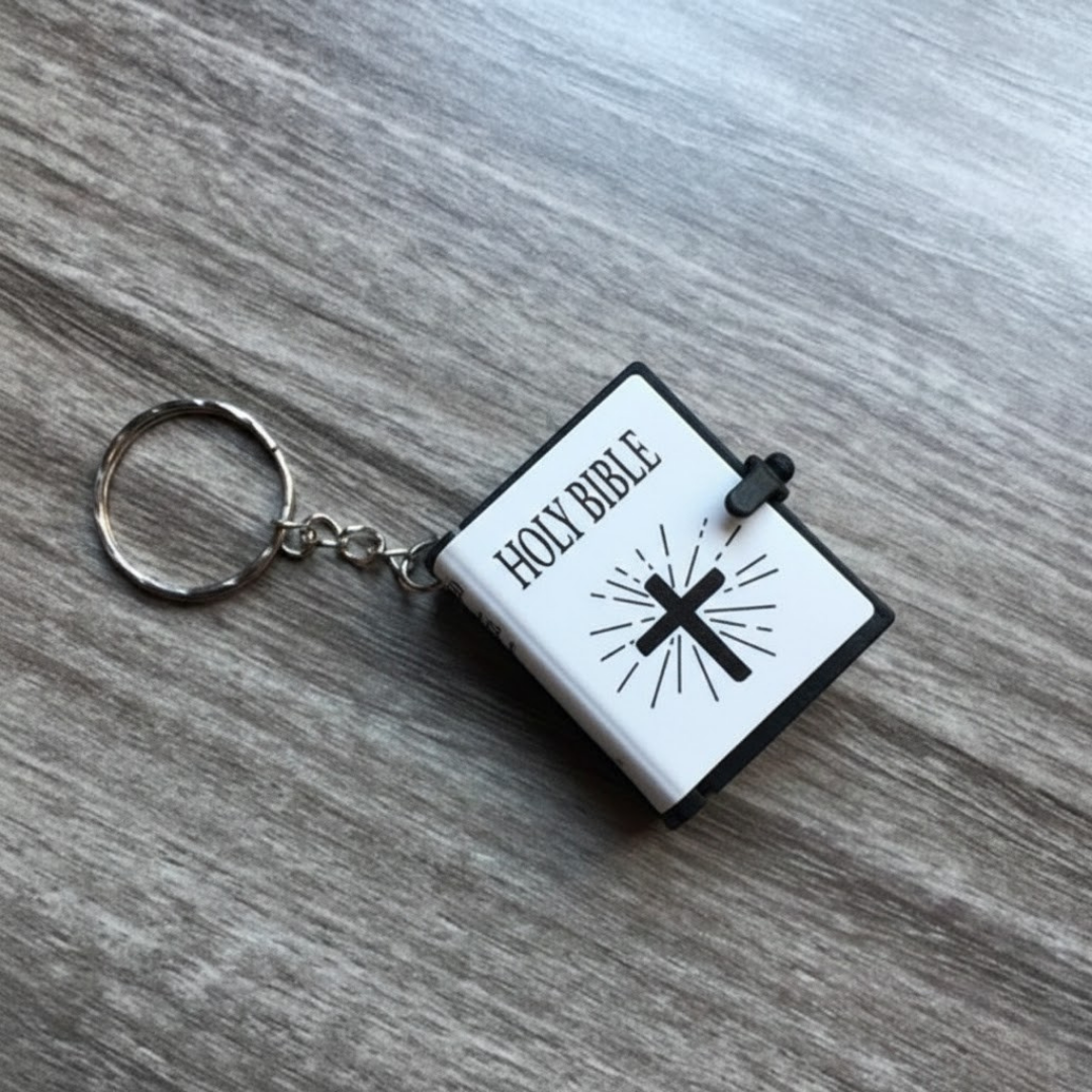 Collar y llavero  con colgante de Biblia y Cruz