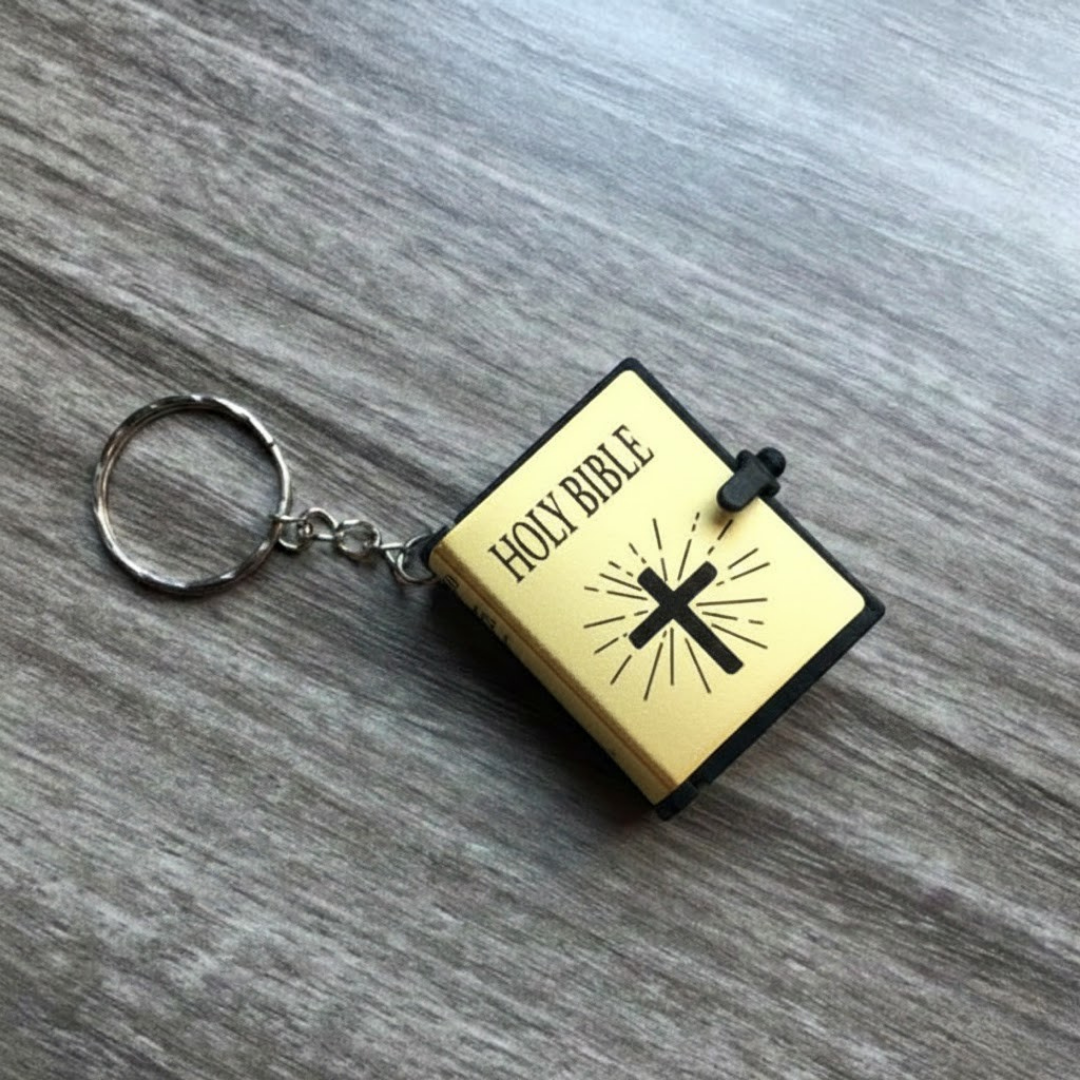 Collar y llavero  con colgante de Biblia y Cruz