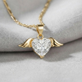 Collar con Dije de Corazón y Alas para Mujer