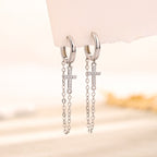 Pendientes a clip con cruz e incrustación de zirconia – Asimétricos para mujer