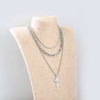 Collar Multicapa con Cruz de Jesús en Aleación de Zinc y Acabado Plateado