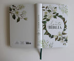 Biblia RVR60 – Manual, Letra Grande 10,5 pt, Ultrafina, Tapa Dura Blanco Floral con Cantos Decorados