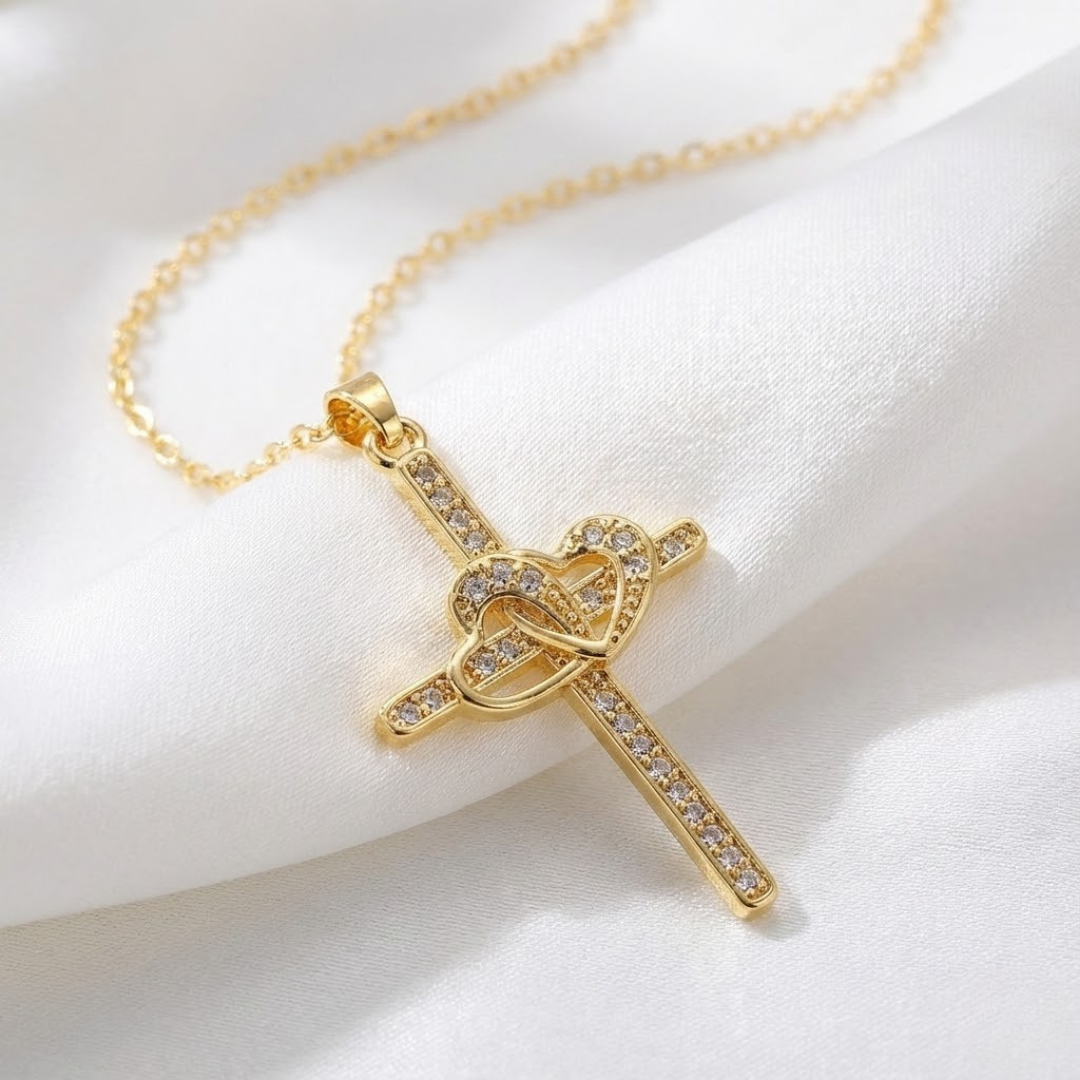 Collar Cruz con Corazones Entrelazados y Circones