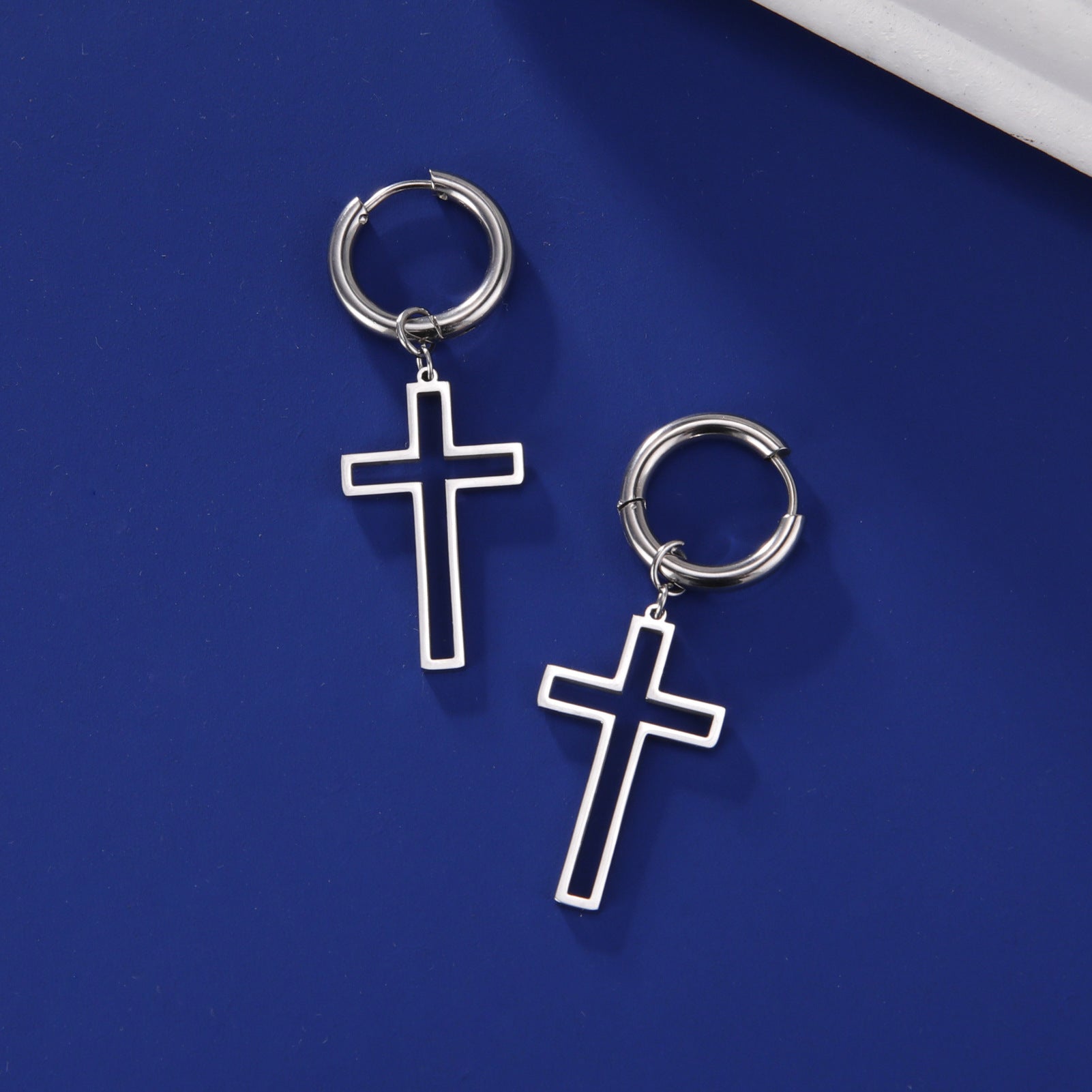 Pendientes de Aro con Cruz Minimalista en Acero Inoxidable