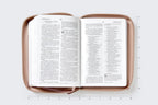 Biblia NBLA – Bolsillo, Edición Versificada, 2 Tonos Oro Rosa, Cremallera