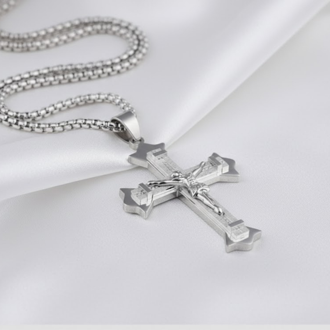 Collar con Dije de Crucifijo Cristo Jesús y Cadena Rolo Pesada en Acero Inoxidable