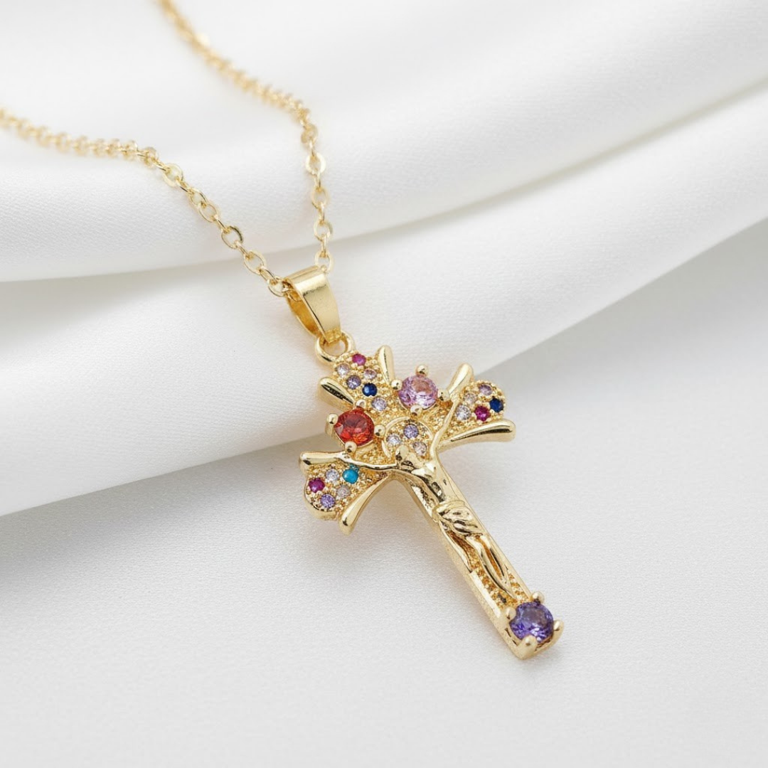 Collar de Cruz con Figura de Cristo y Detalle de Cristales Estilo Retro
