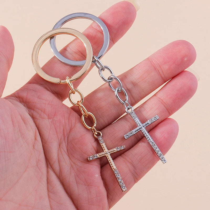 Llavero de Cruz con Cristales Brillantes - Accesorio de Fe Cristiano en Tono Dorado