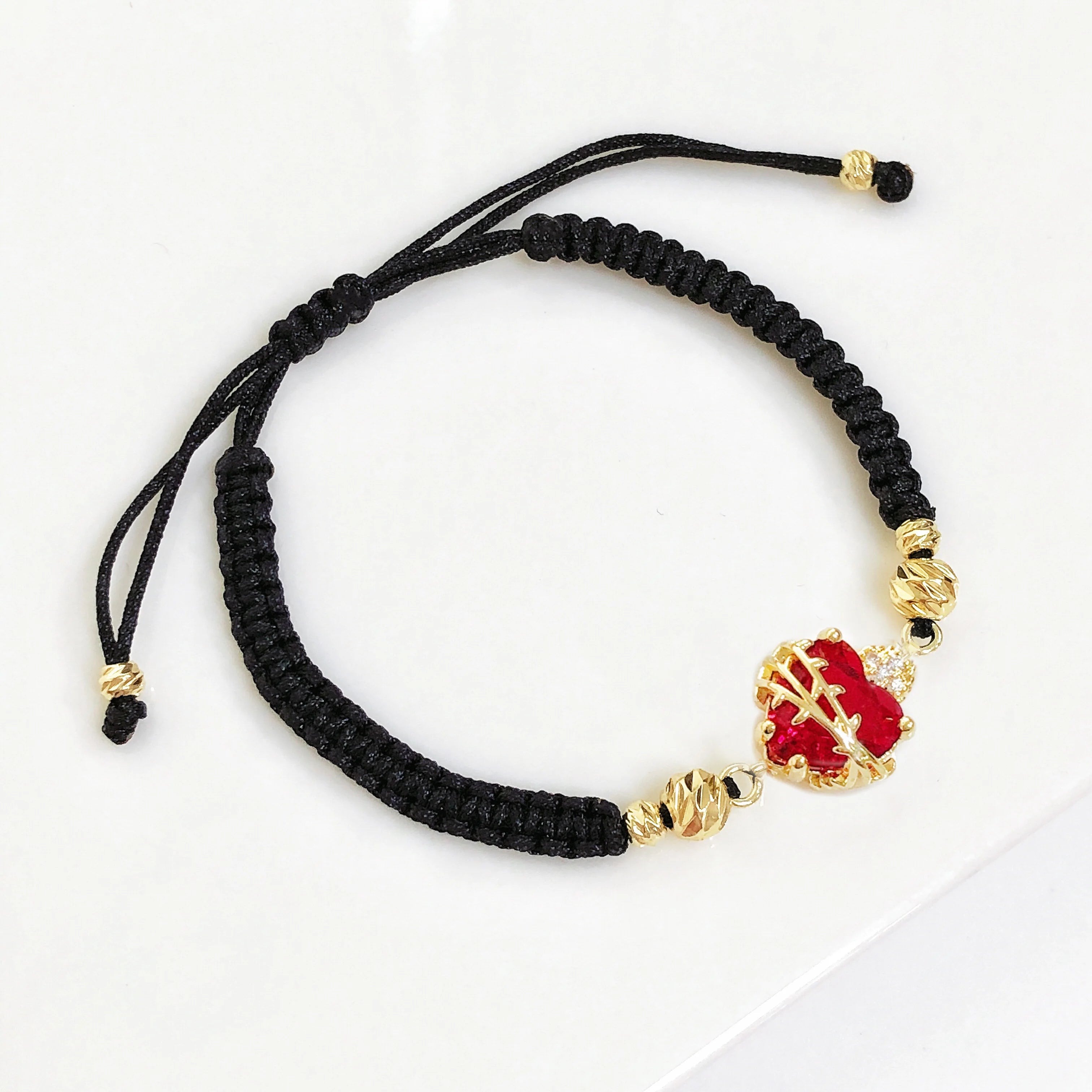 Pulsera el Corazon de Cristo de Hilo Trenzado con Cruz de Cristal y Corazón