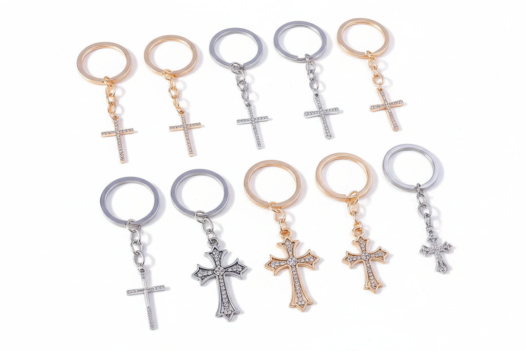 Llavero de Cruz con Cristales Brillantes - Accesorio de Fe Cristiano en Tono Dorado