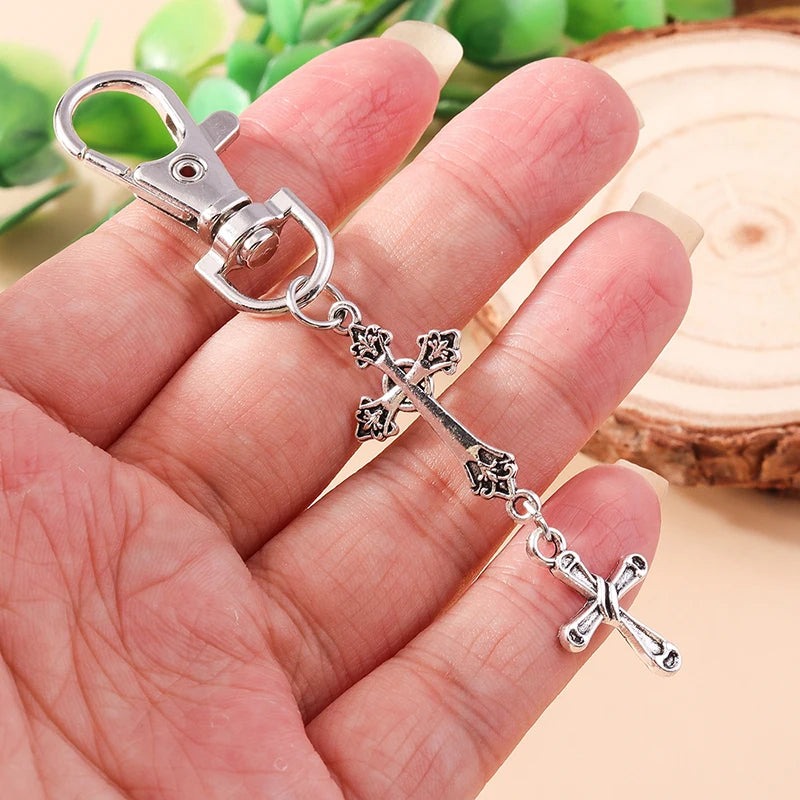 Llavero de Cruz con Cristales Brillantes - Accesorio de Fe Cristiano en Tono Dorado