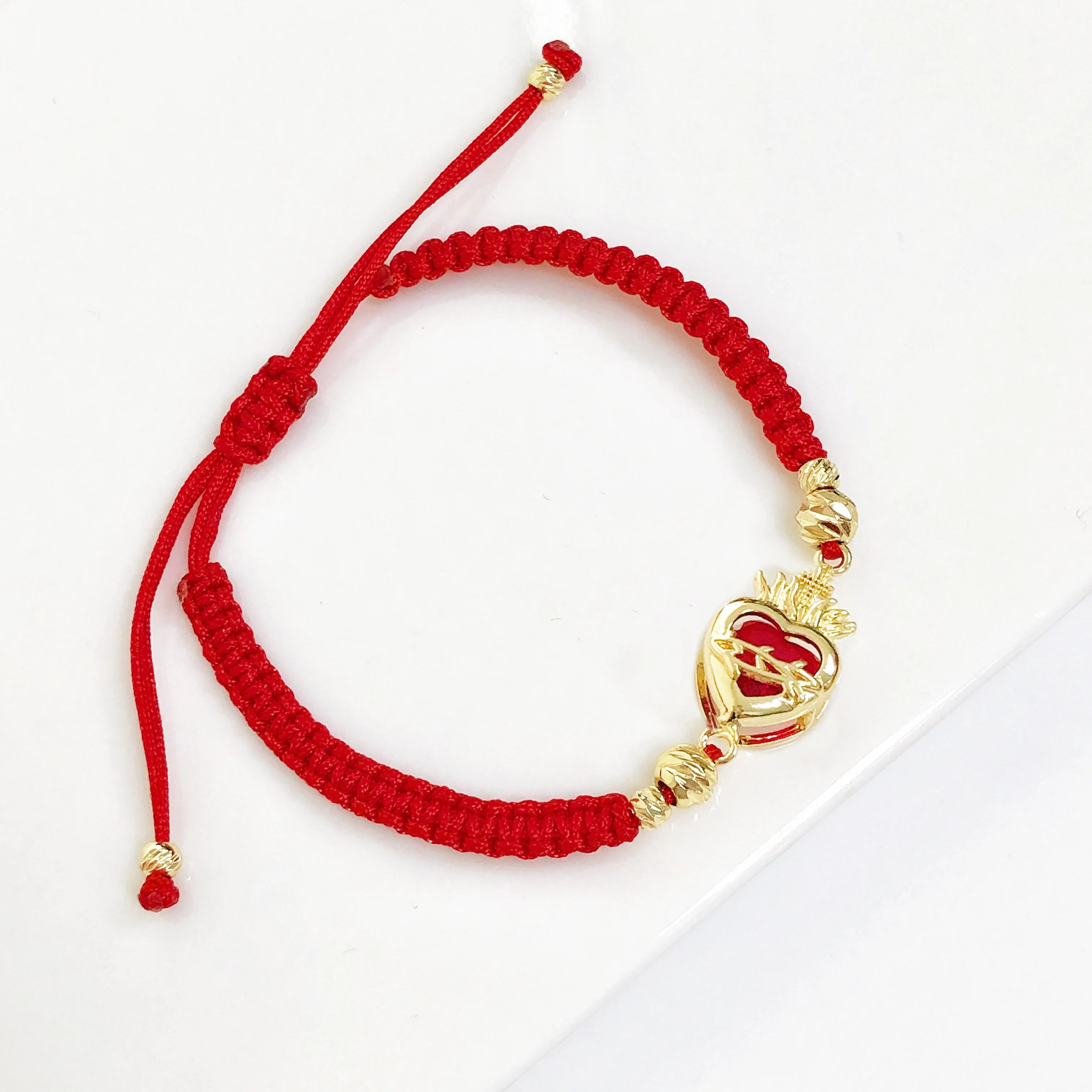 Pulsera el Corazon de Cristo de Hilo Trenzado con Cruz de Cristal y Corazón