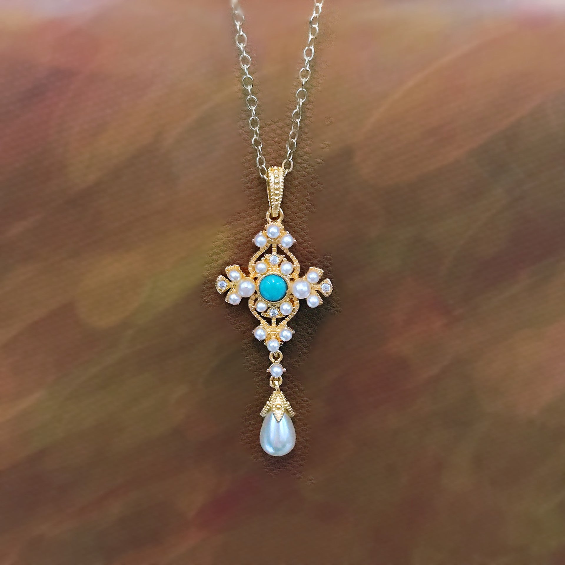 Collar de Cruz Estilo Barroco con Perlas y Piedra Turquesa