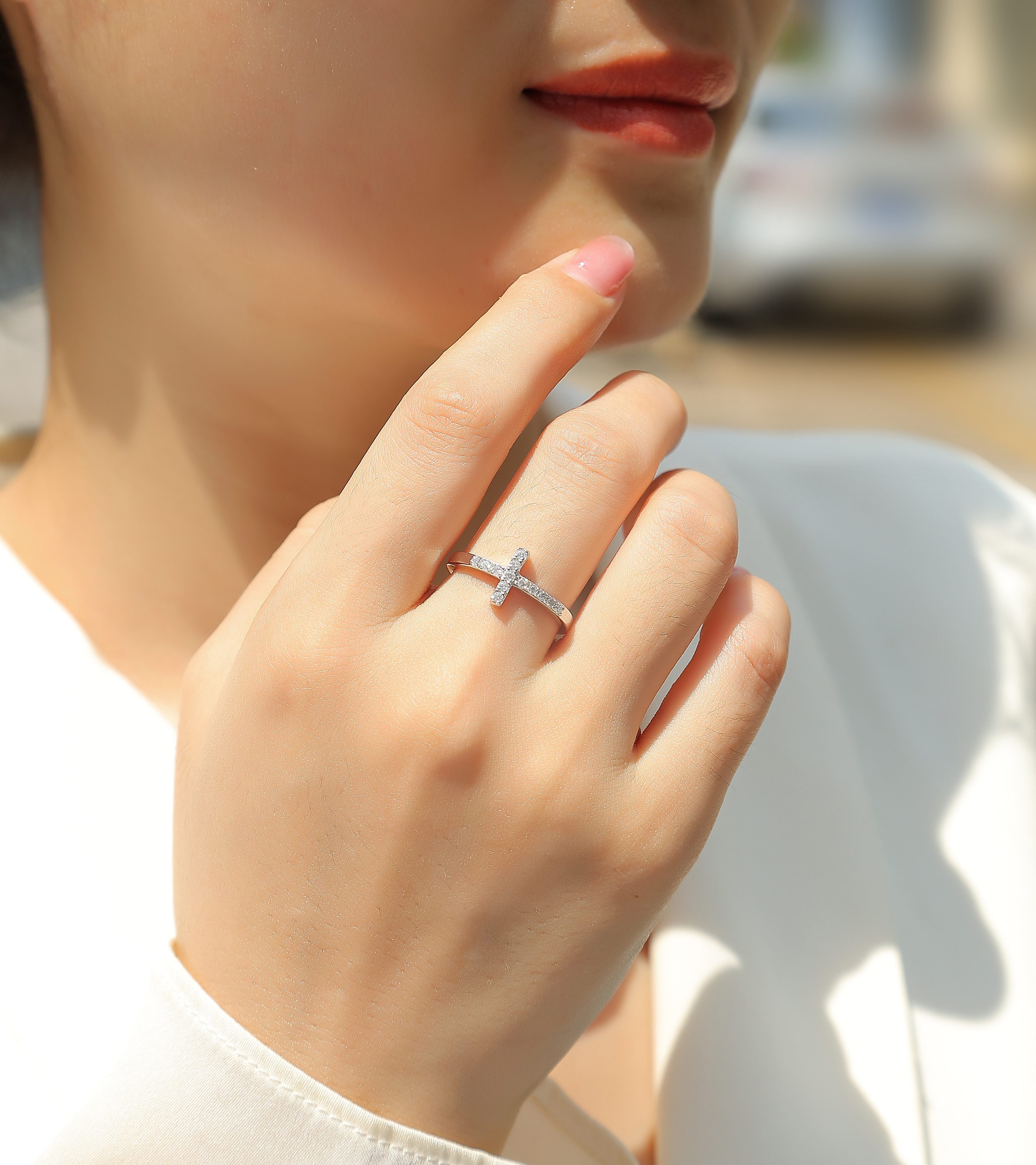 Anillo de Boda con Cruz y Moissanita en Plata S925