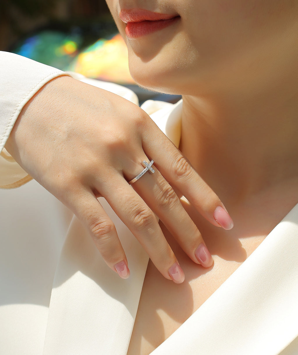 Anillo de Boda con Cruz y Moissanita en Plata S925
