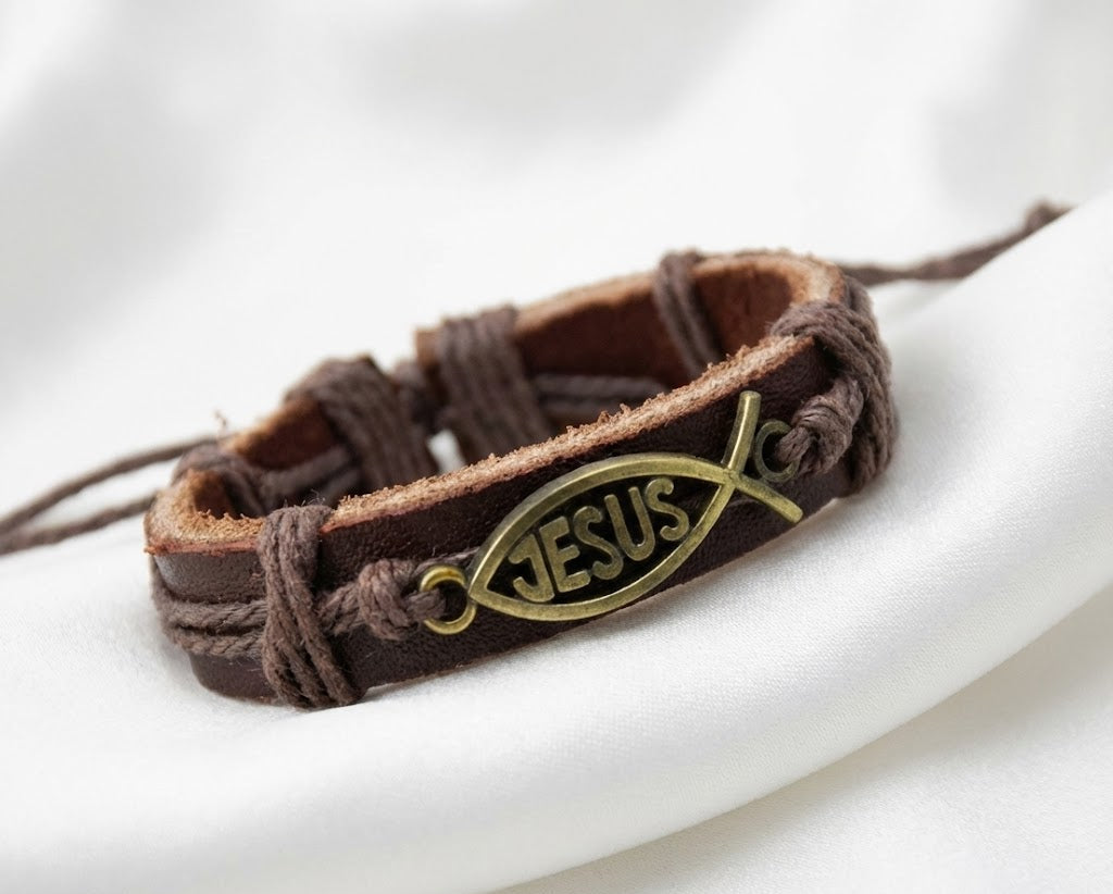 Brazalete de Cuero con Símbolo Ichthys y Nombre de Jesús